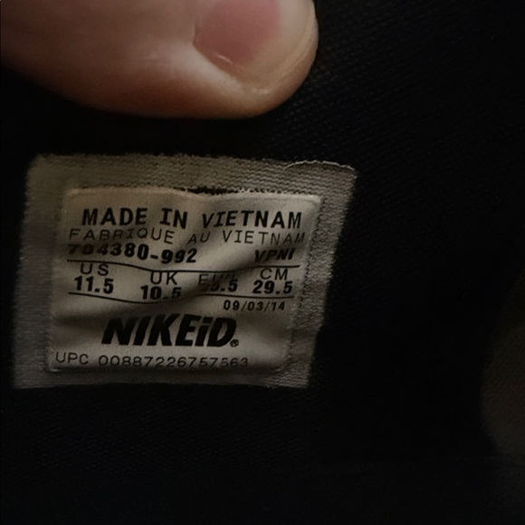 Nike Black and Gray Athletic Shoes - Picture 4 of 4